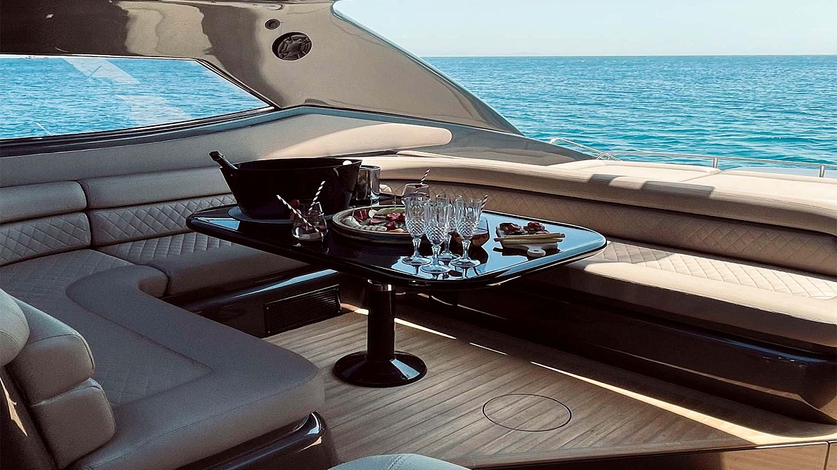 Аренда яхты Sunseeker 68 "007" на Миконосе